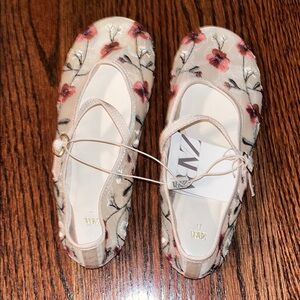 NWT Zara Floral Embroidered Flats